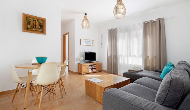 Vacation Home "Apartamento Hibisco" close to the Beach with Shared Pool & Wi-Fi