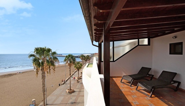 Vacation Home "Las Vistas" with Sea View, Private Terrace & Wi-Fi