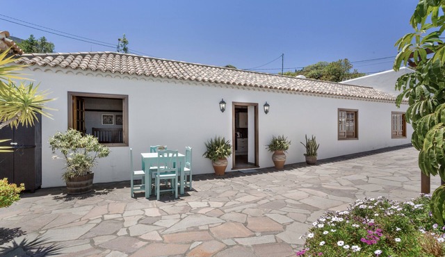 Vacation Home 'Volcán 16' with Private Terrace, Private Garden and Wi-Fi