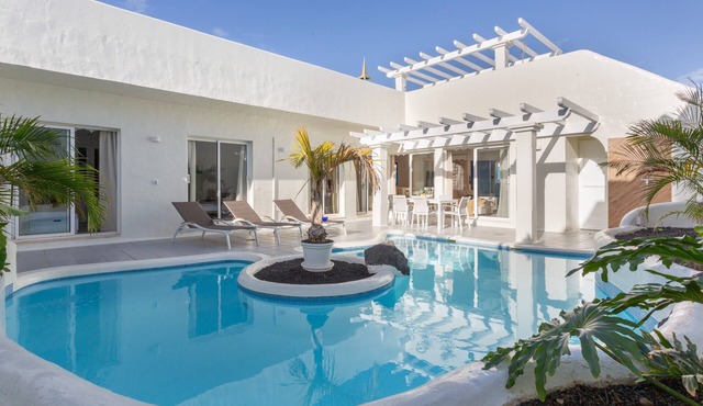 Vacation Villa 'Ole Bahiazul – Private Pool' with Sea Views, Wi-Fi & Air Conditioning