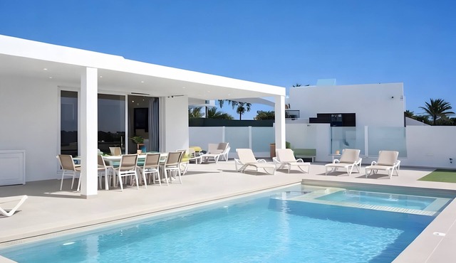 Vacation Villa 'Villa Esmerad' with Mountain Views, Wi-Fi and Air Conditioning