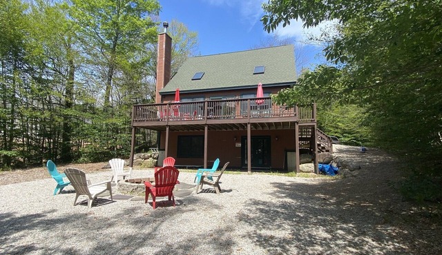 VERY CLEAN! Spacious home…Great for entertaining! Nice Fire Pit!