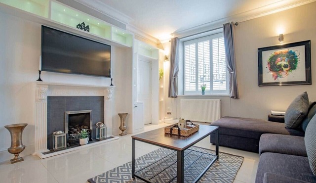 Victorian 2-Bed Apartment + Parking