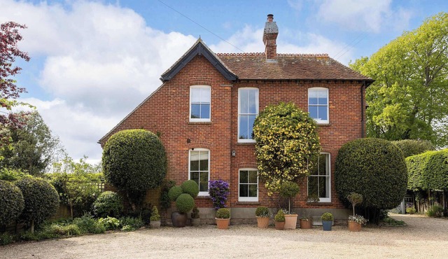 Victorian House, Sleeps 14, Pool and Gardens