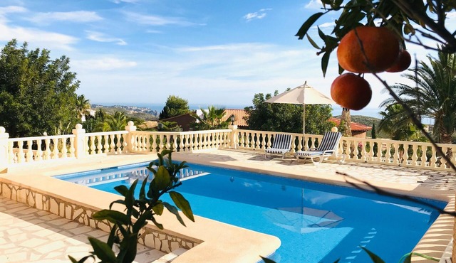 Villa 6 pers. with pool and spectacular sea views, close to shops