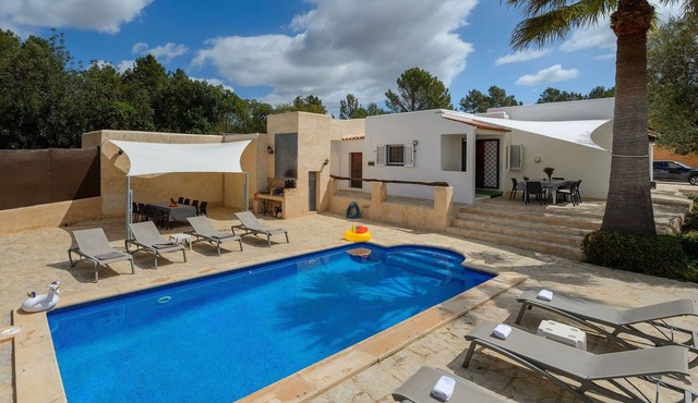 Villa Can Carreras - Four Bedroom Villa, Sleeps 8