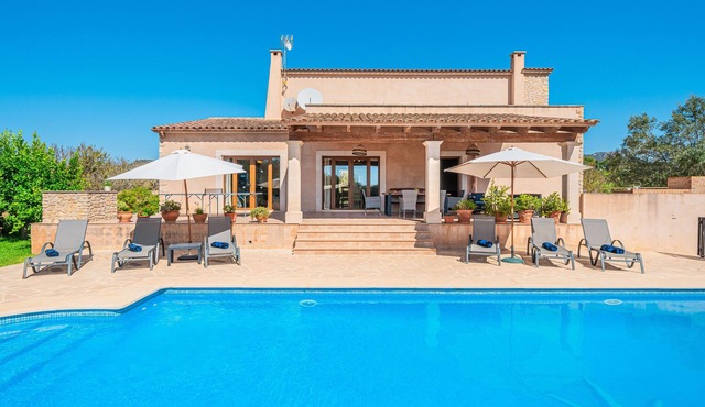 Villa 'Can Rito Nou' with Mountain View, Wi-Fi and Air Conditioning