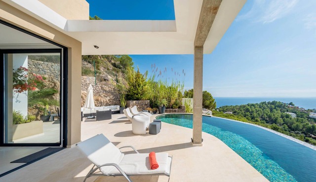VILLA HILLTOP