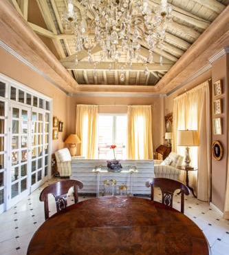Villa histórica con jardín y piscina cerca del centro