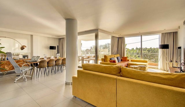 Villa in Talamanca with 3 bedrooms en suite, beautiful sea views and swimming pool
