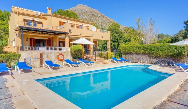 Villa Luis Vives with Mountain View, Wi-Fi, Garden, Balcony, Terraces & Pool