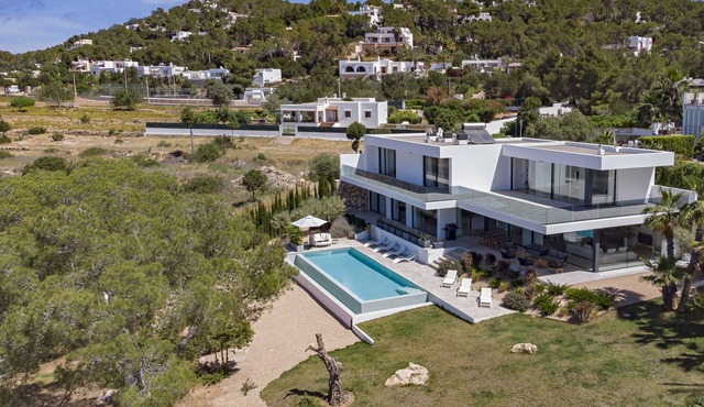 Villa near Cala Salada, sleeps 10