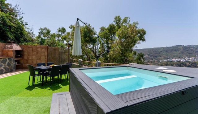 Vivelorural casa Priya, pool and views