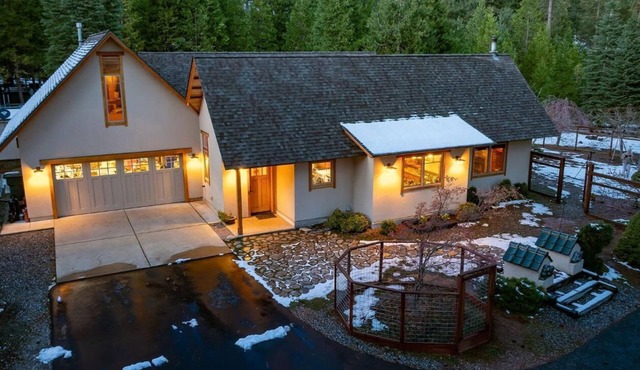 Volcano Japanese-inspired Zen retreat in the Pines