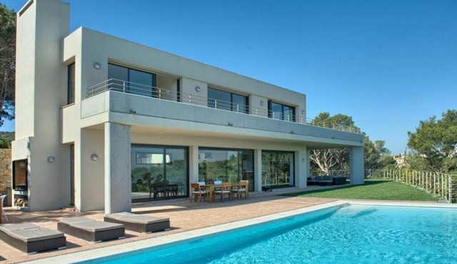 Walking distance to Central Begur! Modern 6 bedroom villa in Begur, Costa Brava.