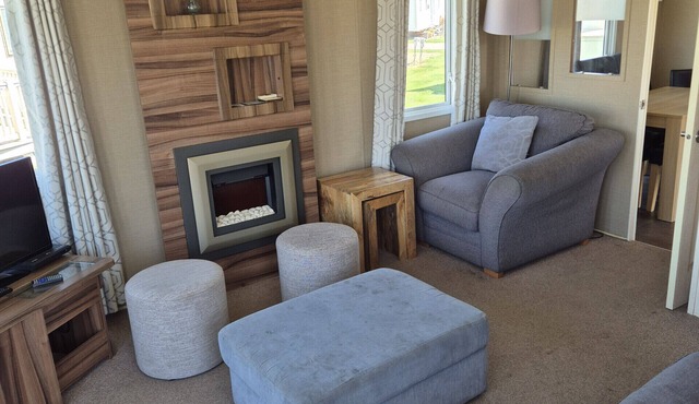 Weeping Willow - 3 bedrooms with decking sleeps 8