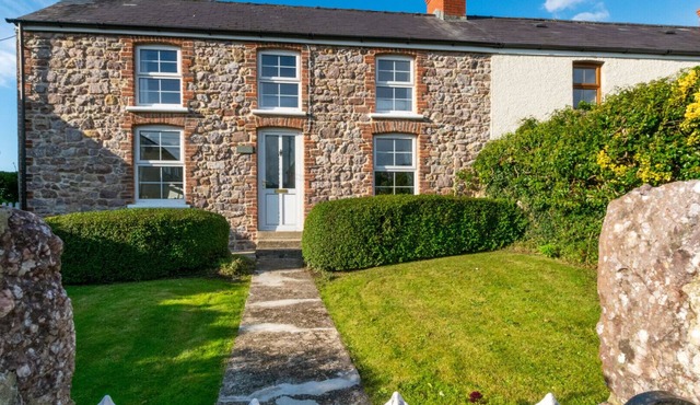 West End Cottage - Three Bedroom House, Sleeps 5