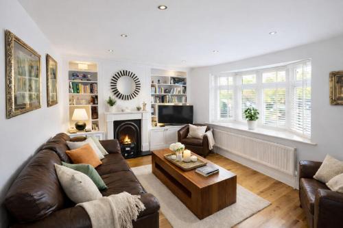 West London House with Parking and Garden, Sleeps 6