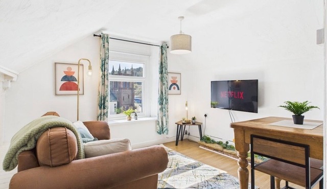Whitehaven Hideaway | Sleeps 2 | Cosy Escape