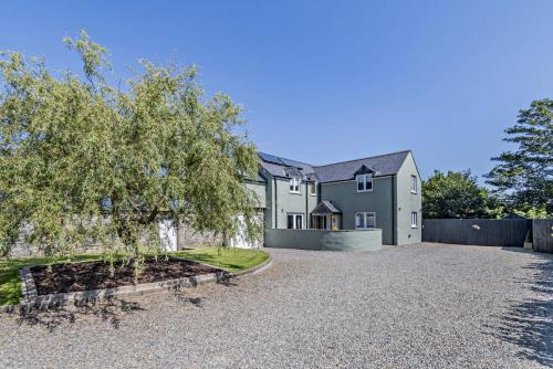 Willow Lodge, Wolfscastle