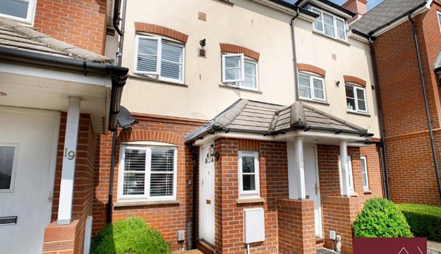 Wokingham 2 Bedroom Flat - Private Entrance