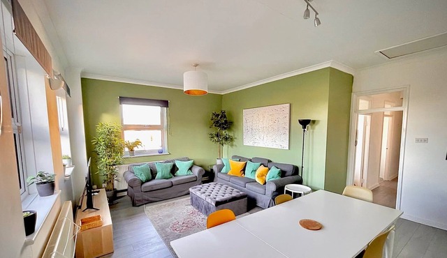 Wokingham Stylish 4 bedroom Townhouse Central Wokingham 41