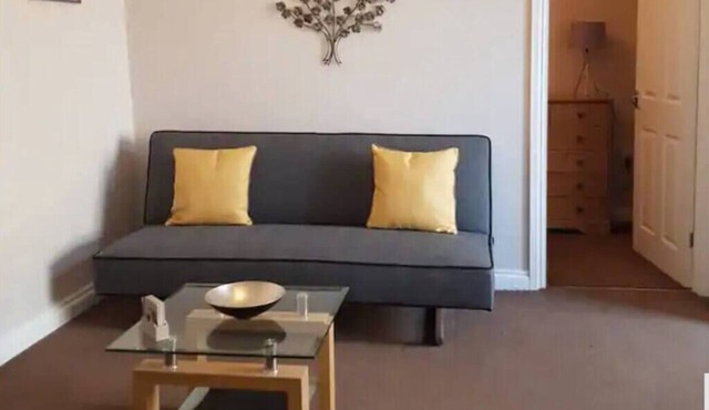 Work Stay: Kitchen, Dining & Free Parking