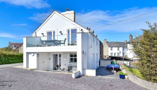Y Ddol - Three Bedroom House, Sleeps 5