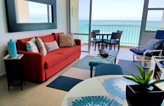Beachfront WD King Bed Isla Verde Walk 2 Eat