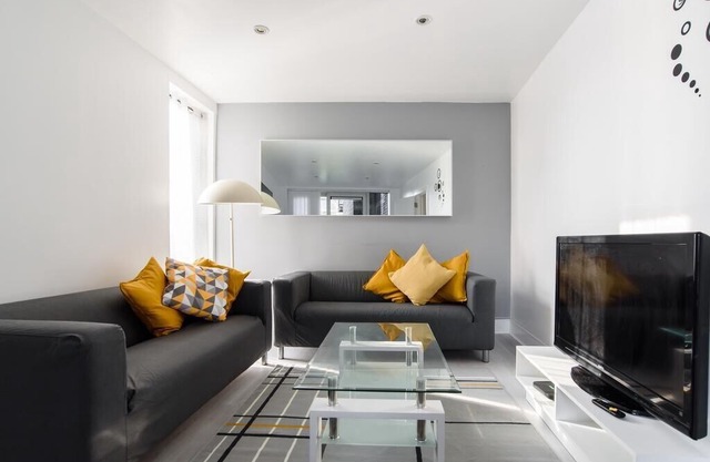 Cardiff Bay Apartment with Secure Parking and Fast WiFi