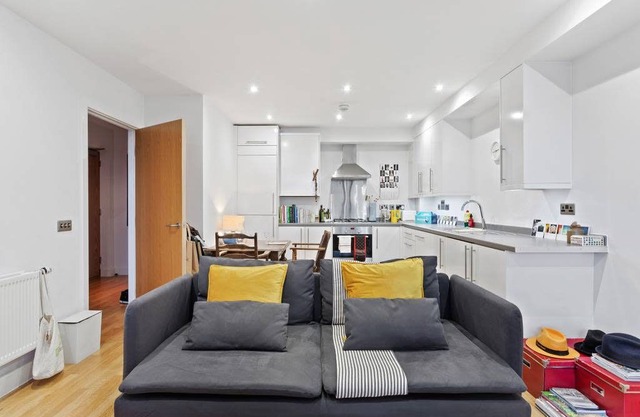 Chic 1 bed w/ balcony 10 mins to Brixton tube