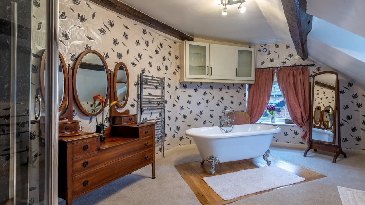 Photo of Bathroom in Llanfyllin