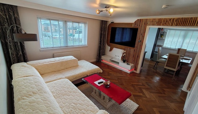 Lovely 2 Bedroom Modern Ground Floor flat