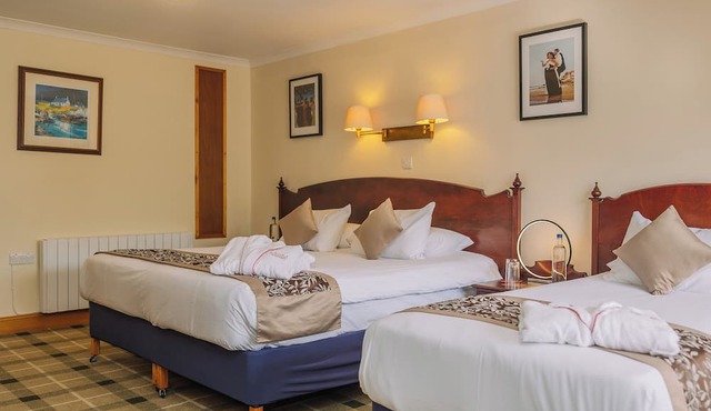 Wake Up to Stunning Bay Views in Oban | 4 Comfortable Units with Breakfast